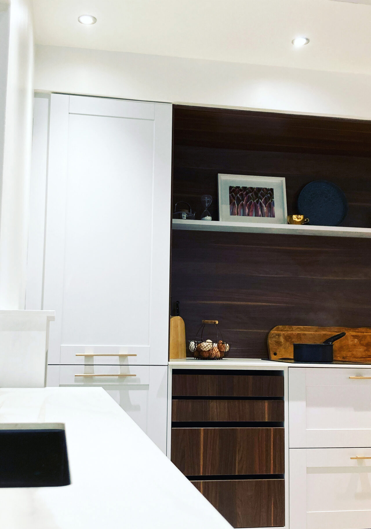 View of the kitchen floor to ceiling unites, which are on both sides of the hobs.