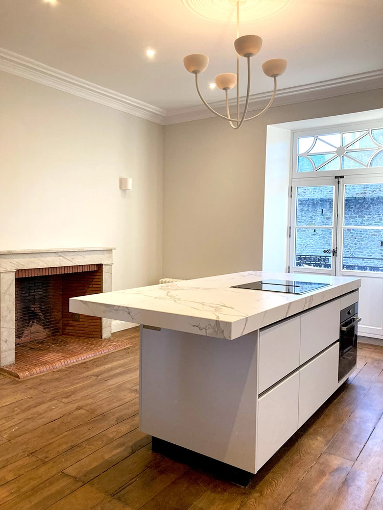 View of the kitchen island, showing the new hobs & the oven