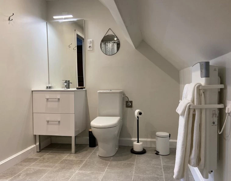 First floor showerroom, view of the toilet and sink.